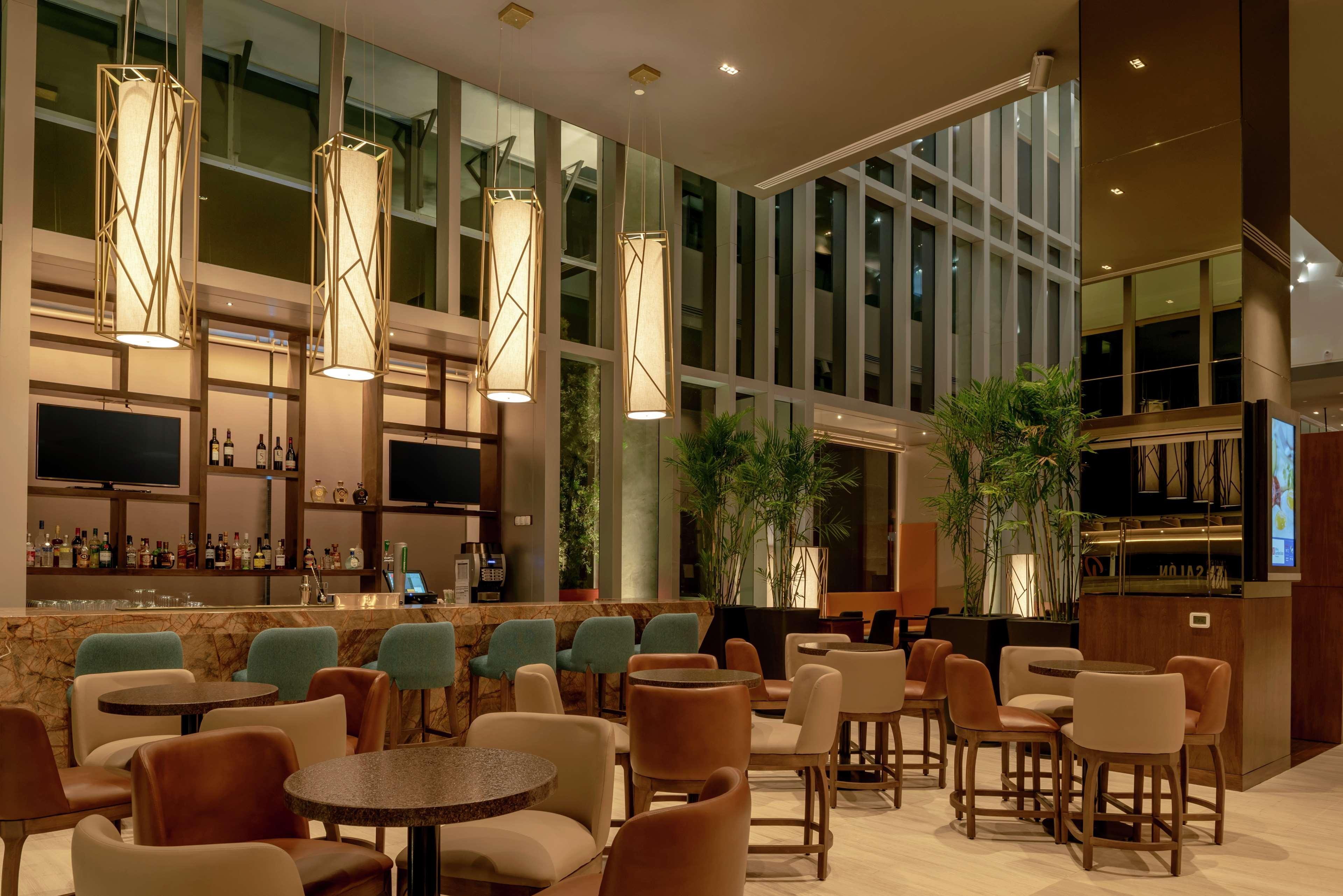 Hilton Garden Inn Chihuahua Bagian luar foto